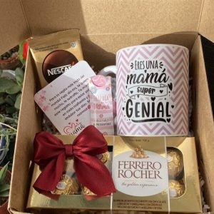 caja de regalo para mamá con chocolates ferrero y mug personalizado detalles cali