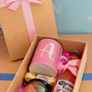 caja de regalo con cerveza corona y mug personalizado detalles cali