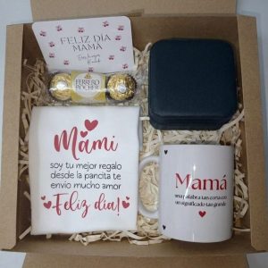 regalo para futura mamá con mameluco personalizado y mug detalles cali