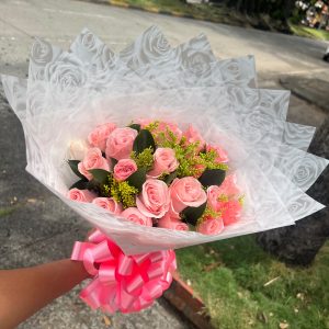 ramo de rosas regalo detalle arreglo floral novia